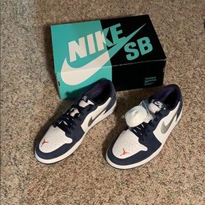 Jordan 1 low SB midnight navy